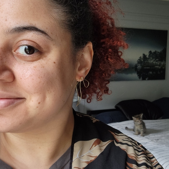 Chic Bow Earrings - Only 1 left! - Picture 5 of 6